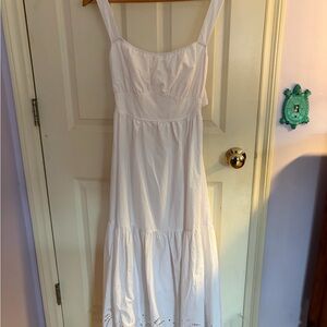 Elegant White Sleeveless Dress